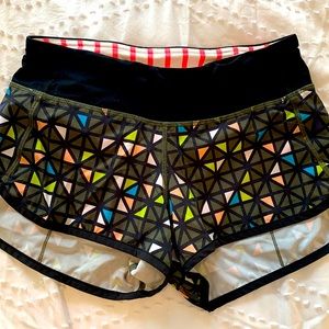 Rare pattern Lululemon Speed sort with 4-way stretch.